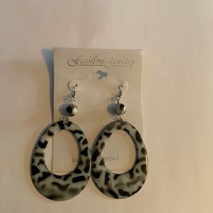 BLACK/WHITE BOHO EARRINGS